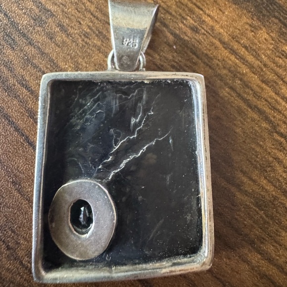 Mother of Pearl and Blue Topaz Abalone Shell Silver Pendant - Picture 4 of 7